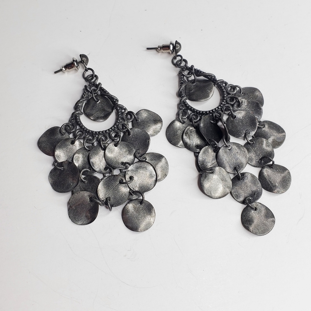 Vintage Metal  chandelier post earrings In Great condition